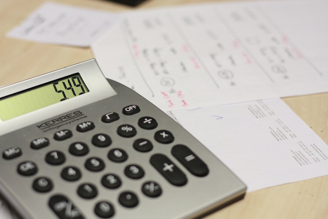 Taxe PFA in sistem real vs. norma de venit: ce trebuie sa stiti in 2024